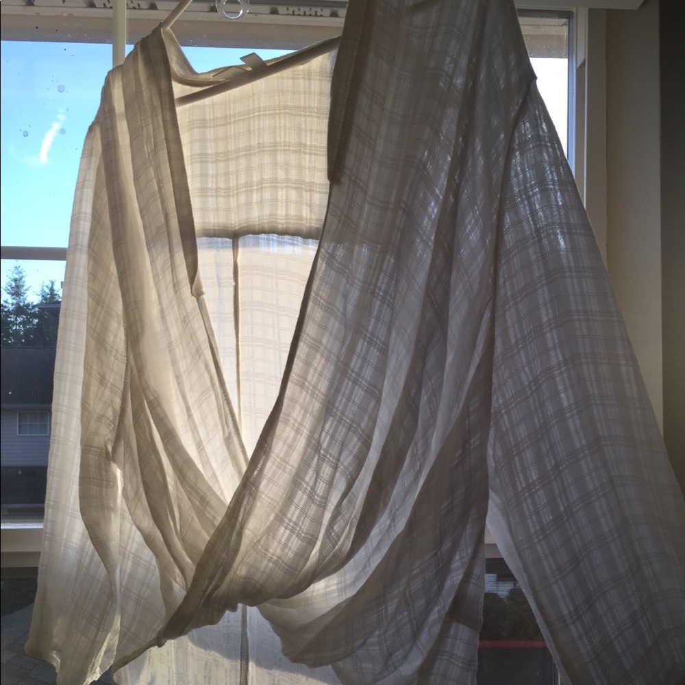 Sheer twist top, perfect over a cami or swimsuit ✨